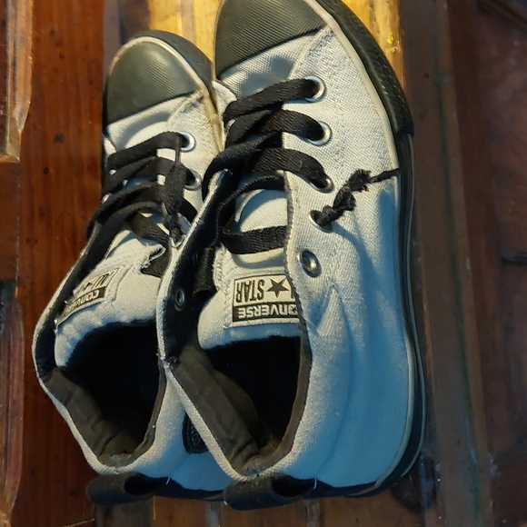 Converse size 2 youth - Picture 2 of 7